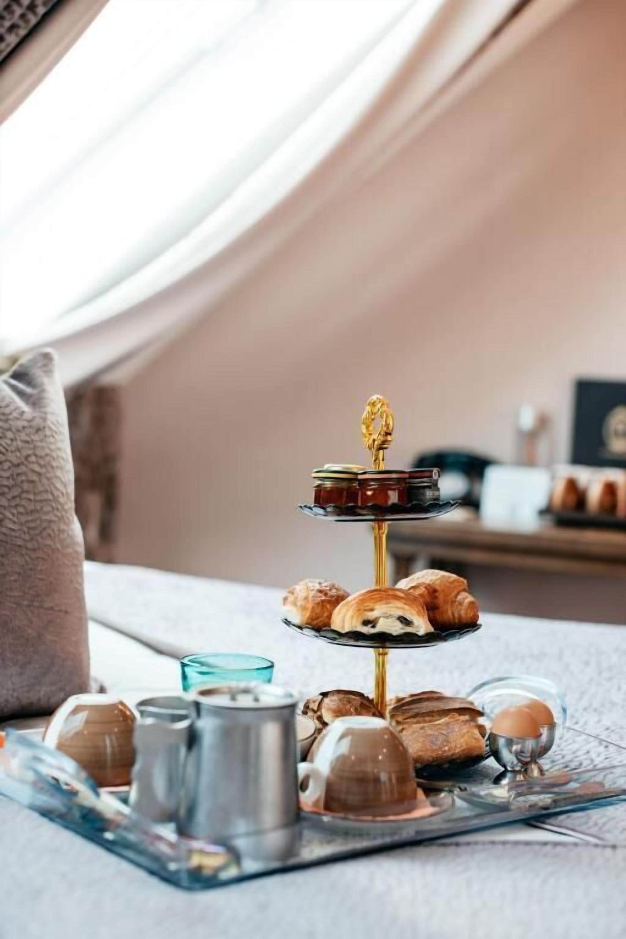 daily buffet breakfast (eur 19 per person)