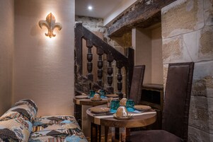 Desayuno buffet diario (EUR 19 por persona)