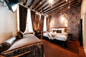 ห้องดับเบิล (Prestige) | เครื่องนอนระดับพรีเมียม, เตียงพร้อมฟูกเสริมที่นอน, ตู้นิรภัยในห้องพัก