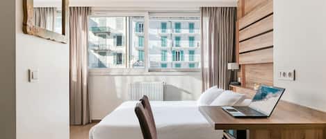 클래식 더블룸 | 미니바, 객실 내 금고, 책상, 암막 커튼