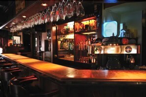 Bar (trong khuôn viên)