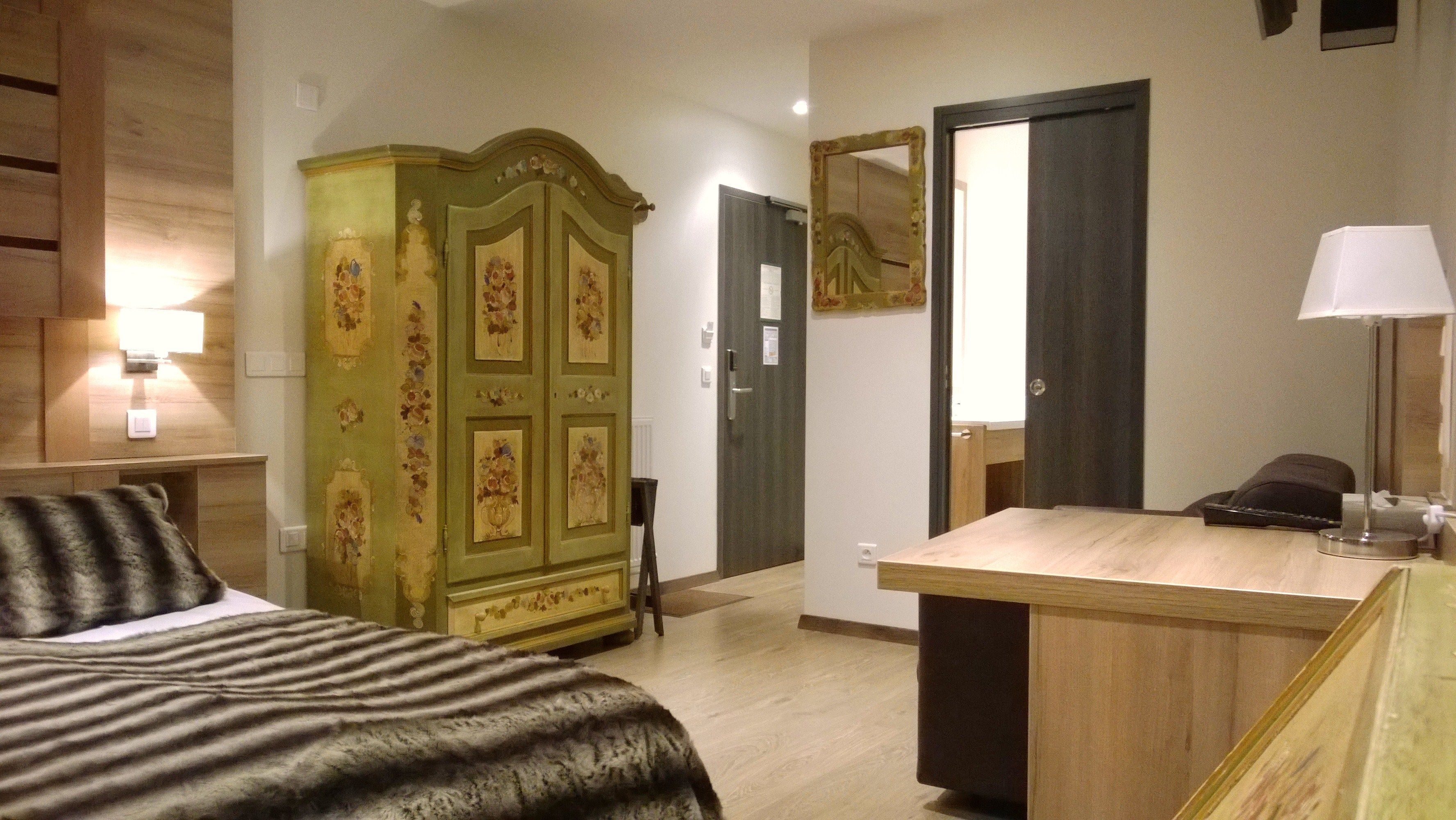 minibar, in-room safe, desk, blackout curtains