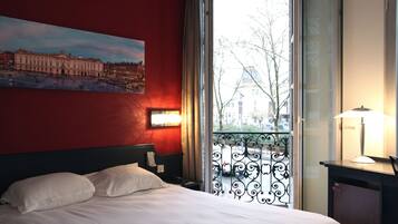 Premium bedding, in-room safe, desk, blackout drapes