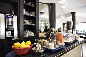Petit déjeuner buffet servi tous les jours en supplément