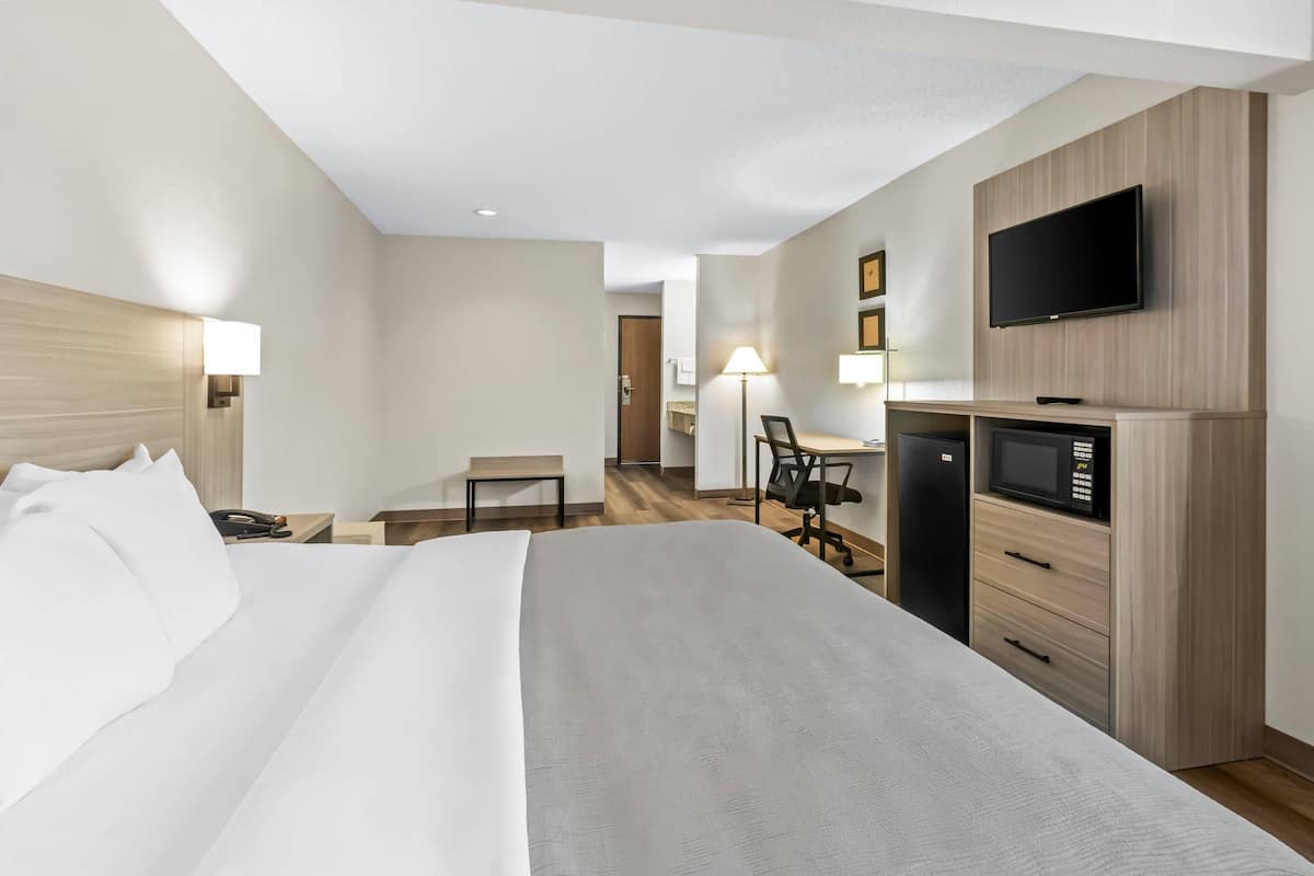 In-room safe, desk, iron/ironing board, rollaway beds