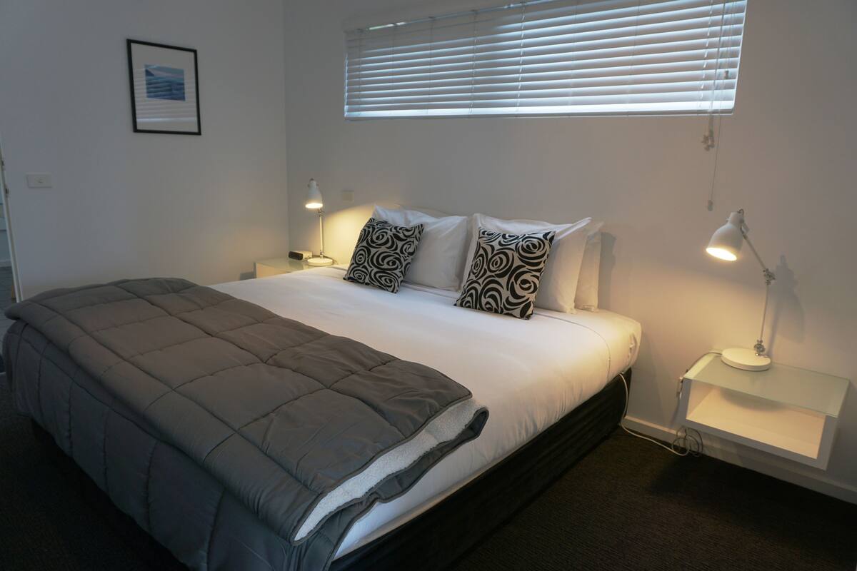 Iron/ironing board, cribs (surcharge), WiFi (free)