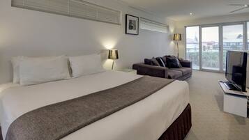 Setrika/meja setrika dan tempat tidur bayi (biaya tambahan)