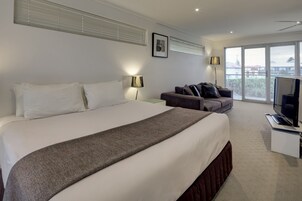 Tabla de planchar con plancha, cunas (de pago), wifi gratis