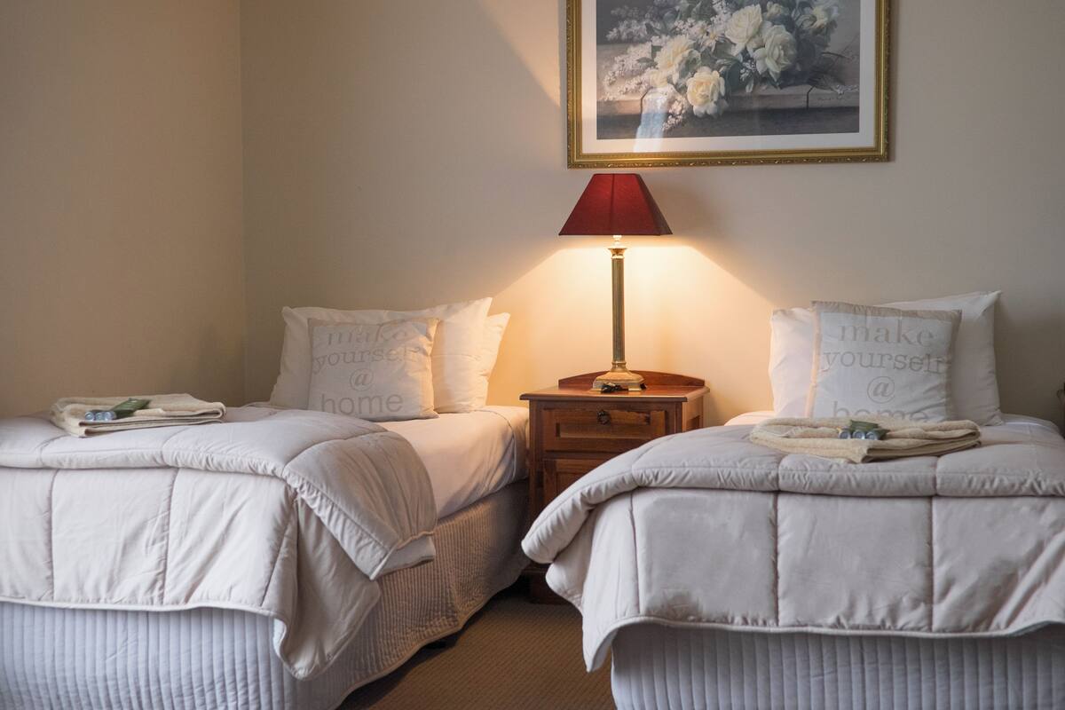 Family Suite, Multiple Beds, Kitchenette | Iron/ironing board, cribs (surcharge), WiFi (free)