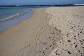 Beach nearby, white sand - Ashmont Motor Inn & Apartments (Port Fairy)