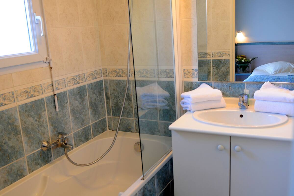 Bathroom amenities