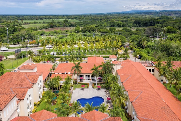 Land view from property - Quality Hotel Real Aeropuerto (San Luis Talpa)