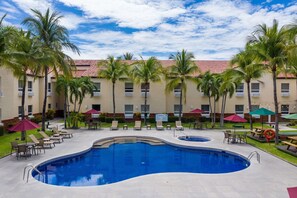 Outdoor pool, pool umbrellas, sun loungers