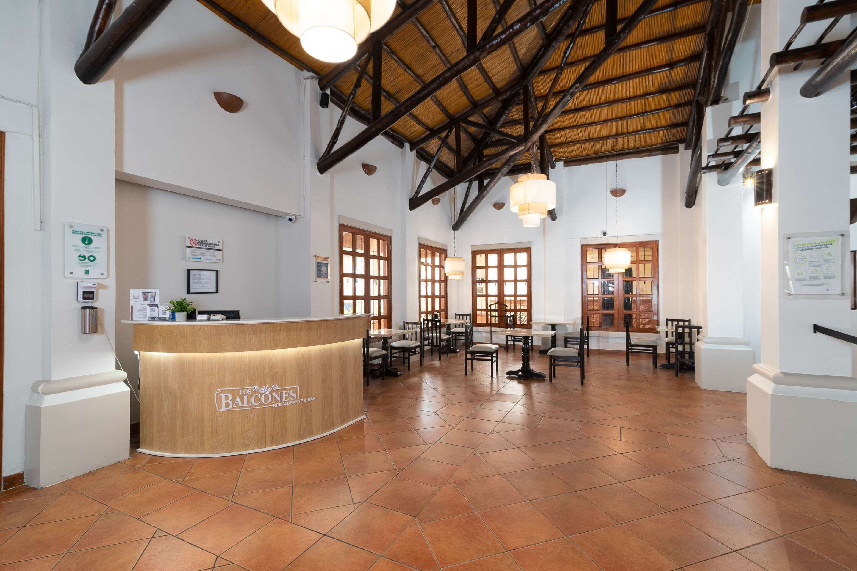 dinner served, american cuisine, pool views