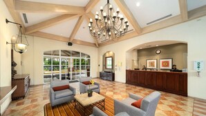 A spacious lobby with a high ceiling, a chandelier, and a reception desk. - Quality Hotel Real Aeropuerto (San Luis Talpa)