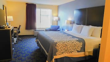 Escritorio, wifi gratis, ropa de cama y despertador