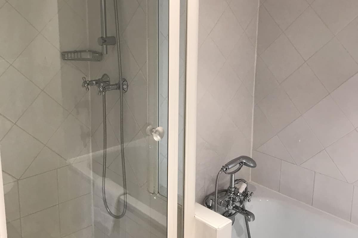 premium bedding, pillow-top beds, in-room safe, desk