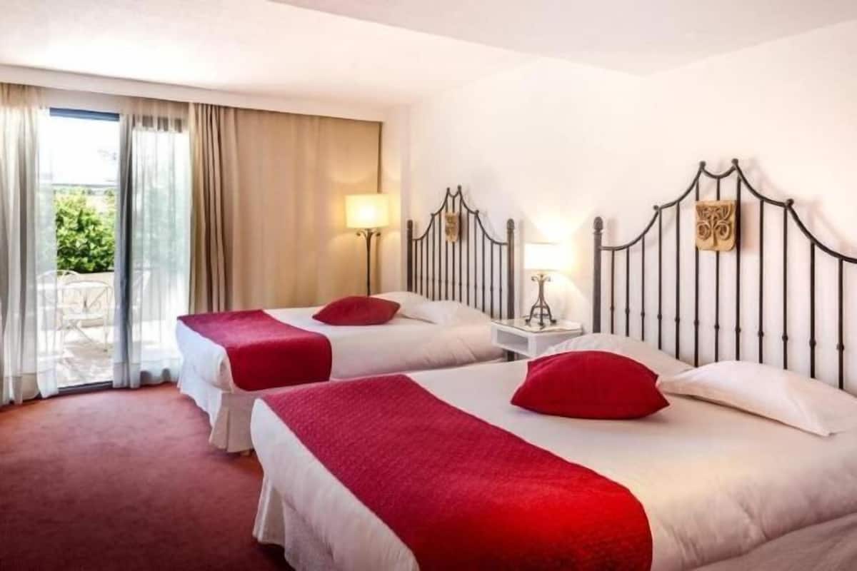 Hochwertige Bettwaren, Pillowtop-Betten, Zimmersafe, Schreibtisch