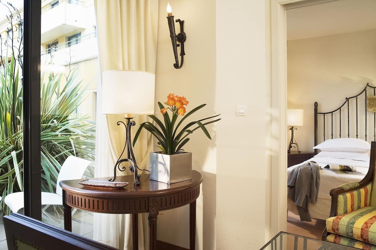 double room, 1 double bed, garden view | premium bedding, pillow-top beds, in-room safe, desk