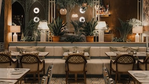4 restaurants, breakfast, lunch, dinner served; Italian cuisine