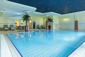 Indoor pool, sun loungers