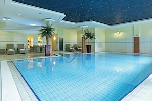 Indoor pool, sun loungers