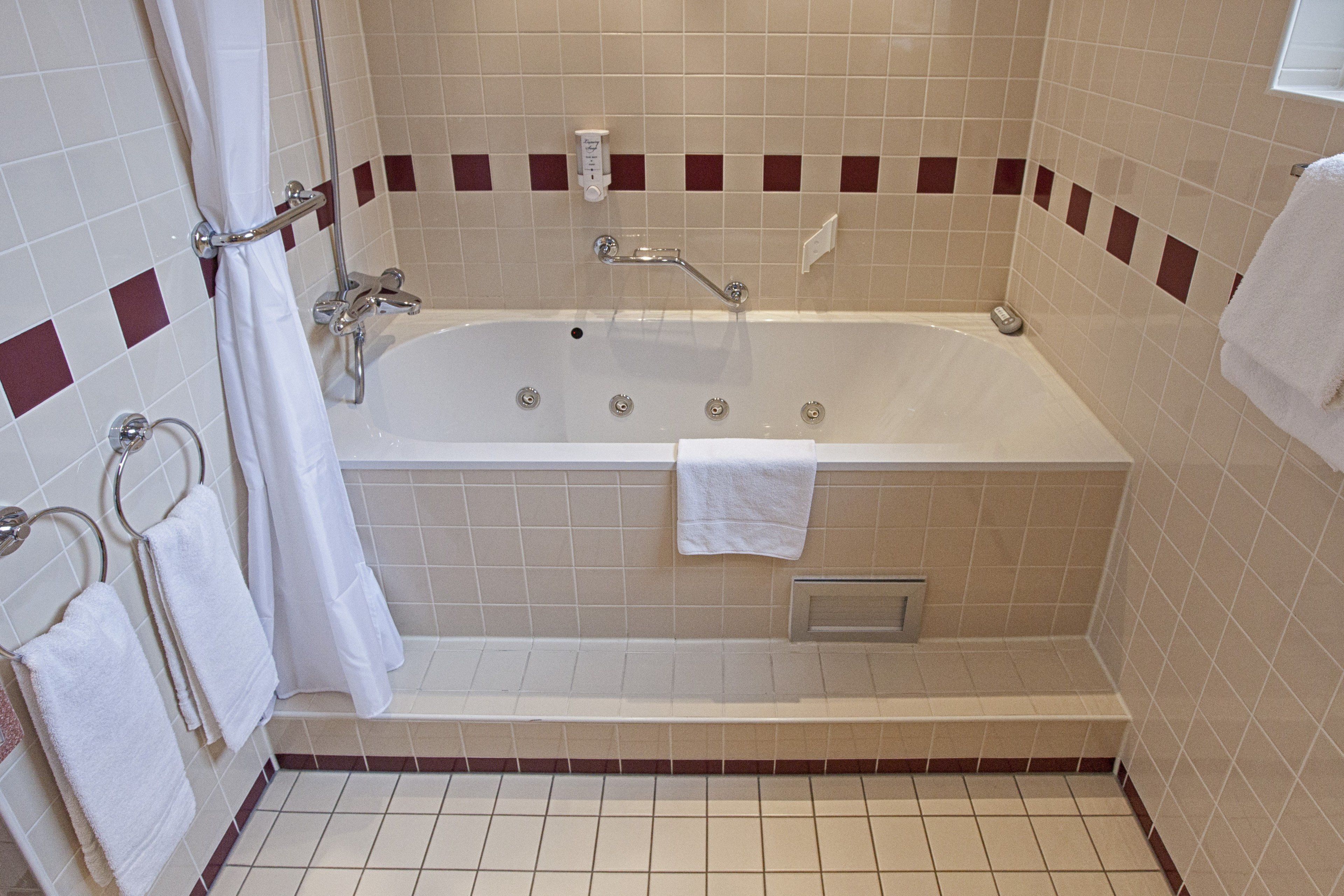 suite | in-room safe, free wifi, bed sheets