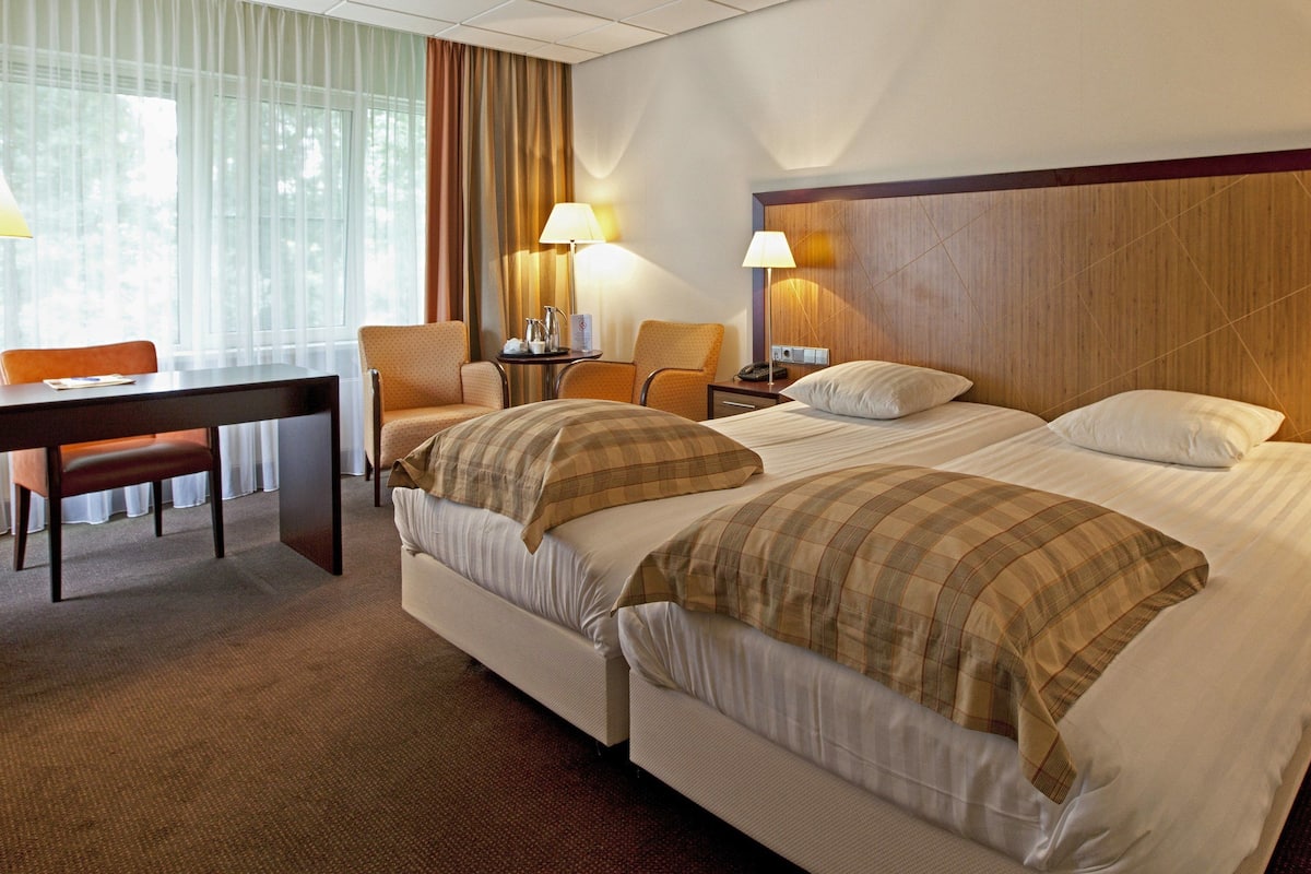 in-room safe, free wifi, bed sheets