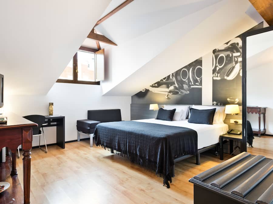 In-room safe, desk, laptop workspace, free WiFi