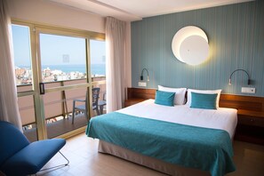 Habitación doble superior, vistas al mar | Caja fuerte, escritorio, wifi gratis y ropa de cama