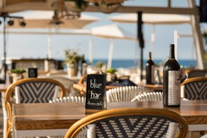 Quầy bar trên bãi biển