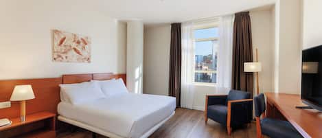 Classic Double Room | In-room safe, desk, blackout drapes, soundproofing