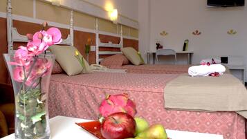 Habitación doble de uso individual, 1 cama doble o 2 individuales | Escritorio, wifi gratis, ropa de cama