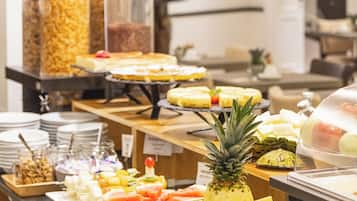 Bữa sáng buffet hàng ngày (16 EUR/mỗi người)