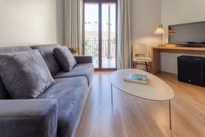 Junior Suite | Living area | Flat-screen TV