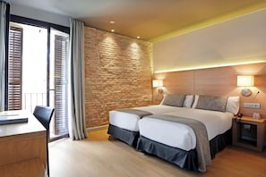 Kamar Twin, pemandangan kota | Brankas, meja kerja, ruang kerja ramah laptop, dan kedap suara