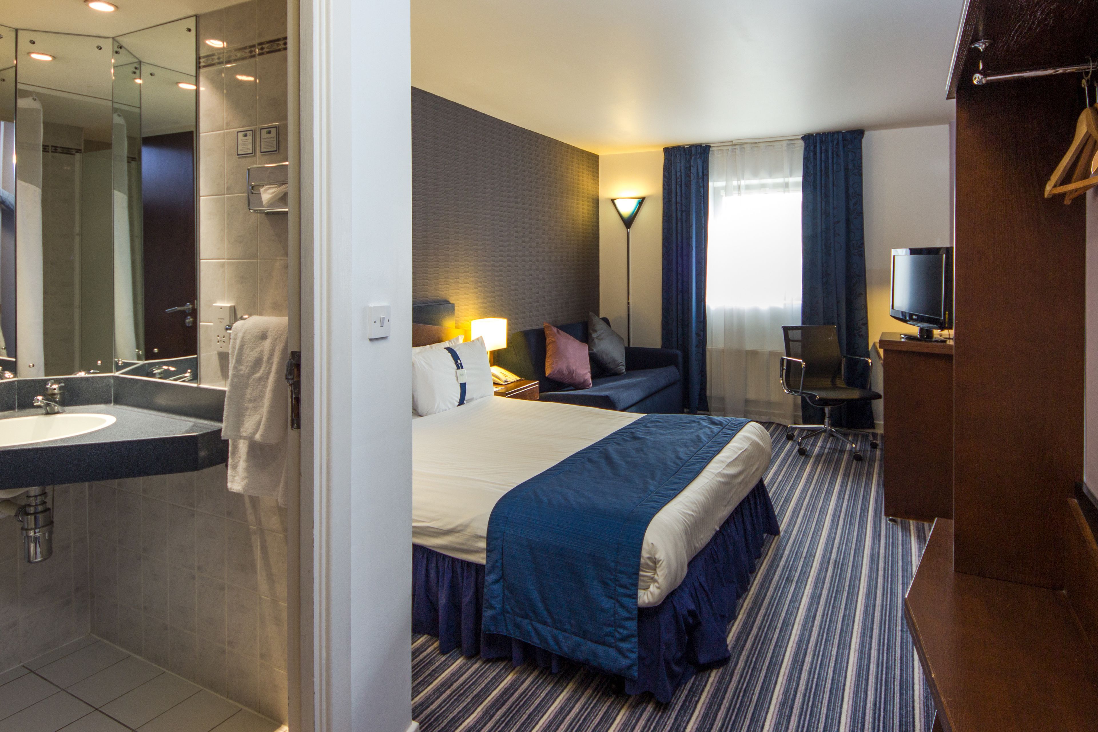 standard room, 1 double bed with sofa bed | 1 bedroom, desk, soundproofing, iron/ironing board