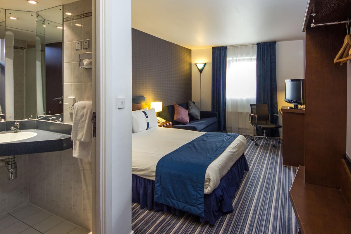 standard room, 1 double bed with sofa bed | 1 bedroom, desk, soundproofing, iron/ironing board