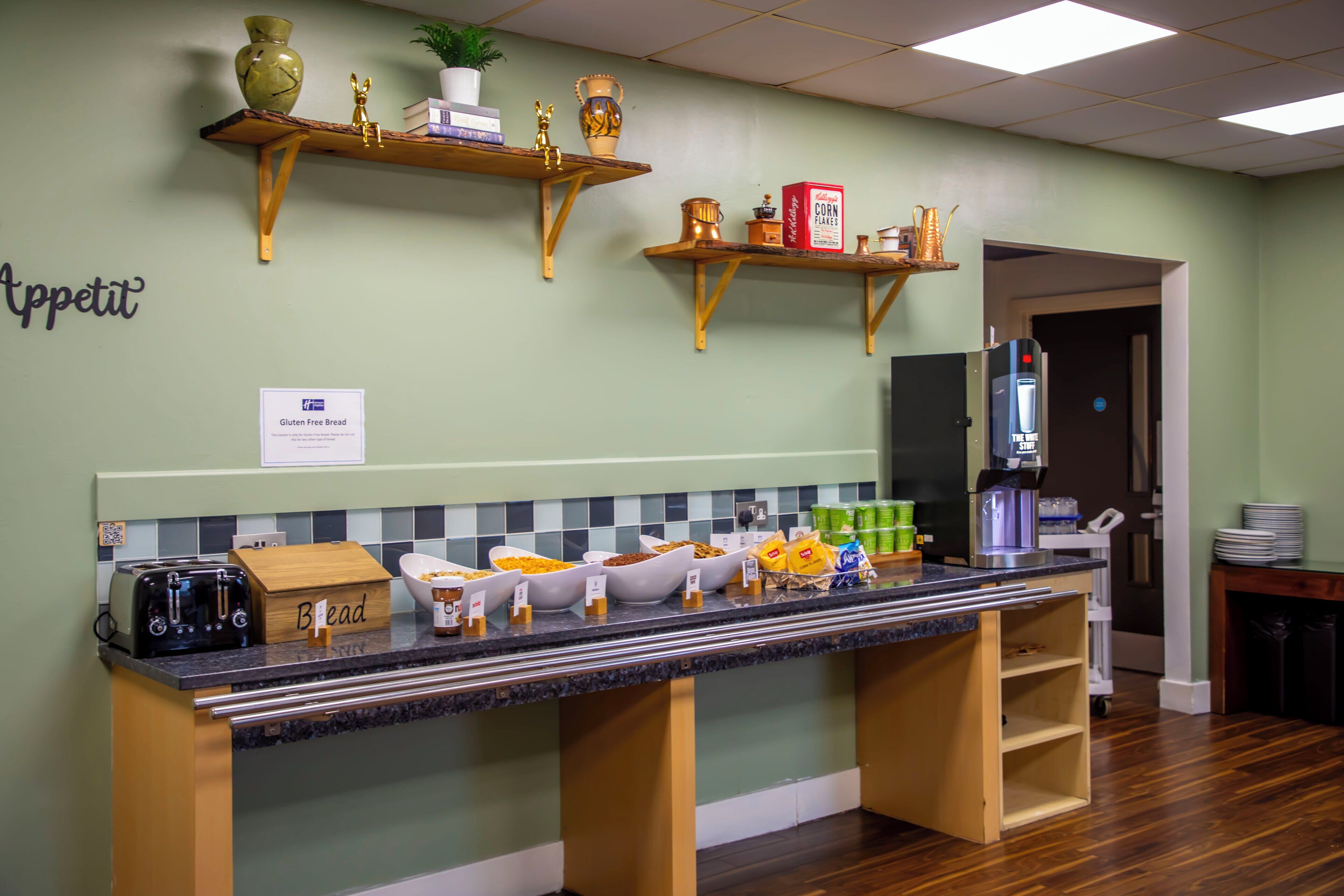 free daily full breakfast