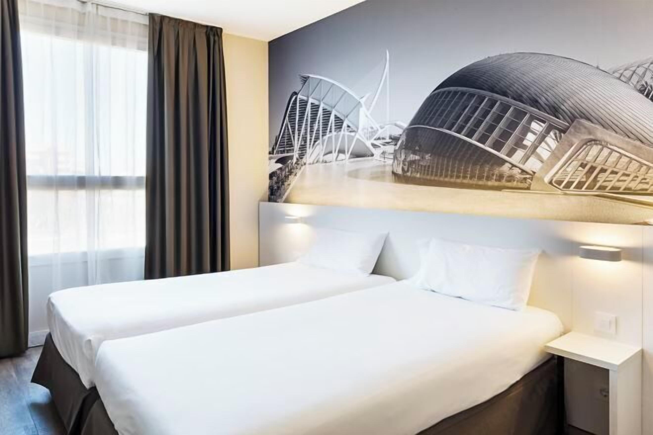 Premium bedding, in-room safe, desk, free WiFi