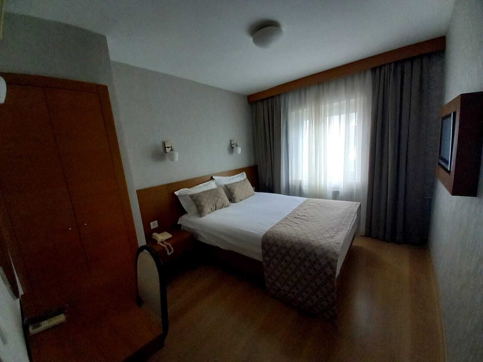 Minibar, in-room safe, rollaway beds, free WiFi