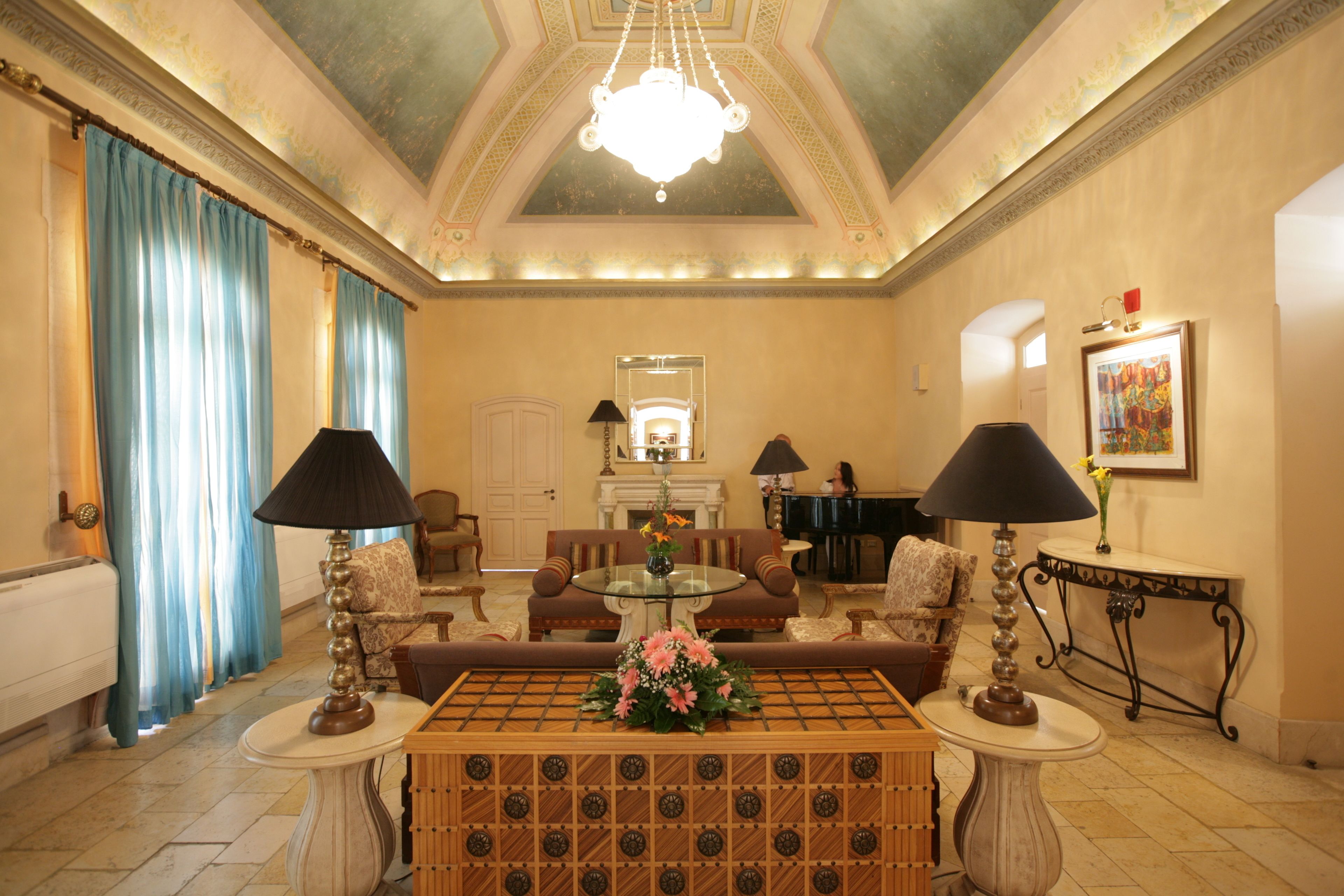 Lobby lounge