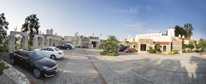 Parking gratuit, parking avec voiturier