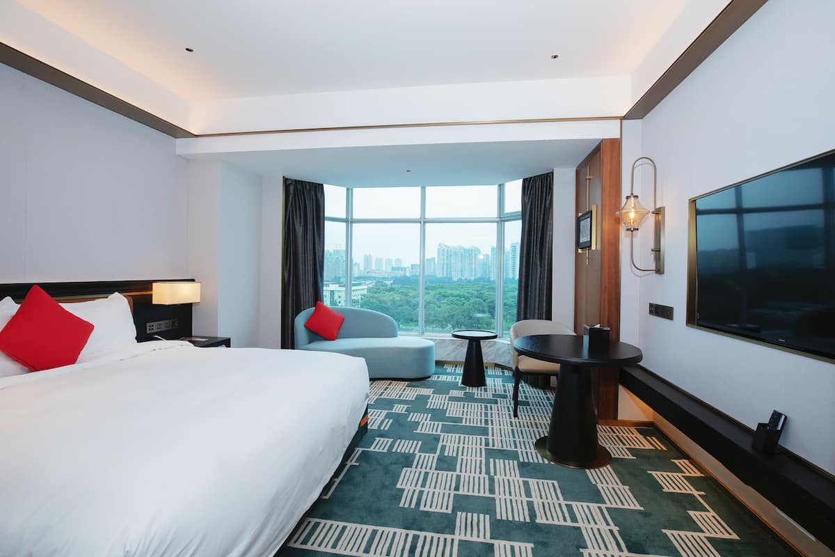 Free minibar, in-room safe, desk, laptop workspace