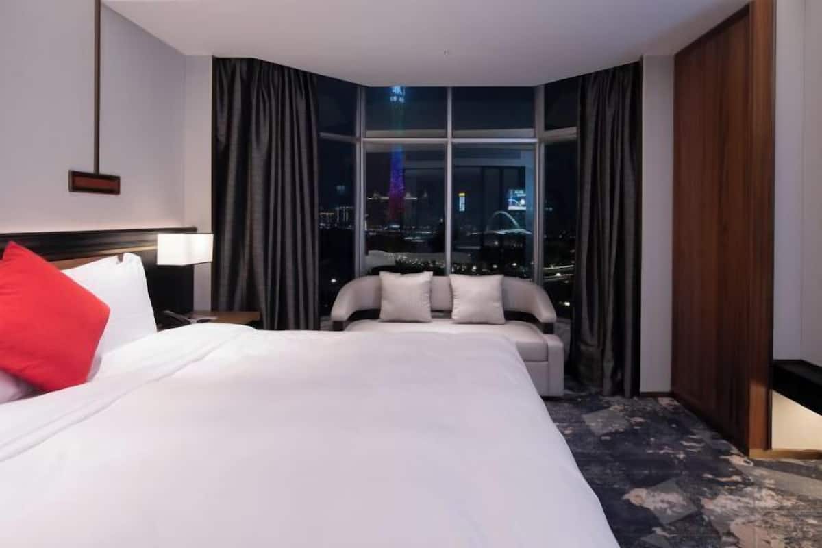 1 bedroom, free minibar, in-room safe, desk