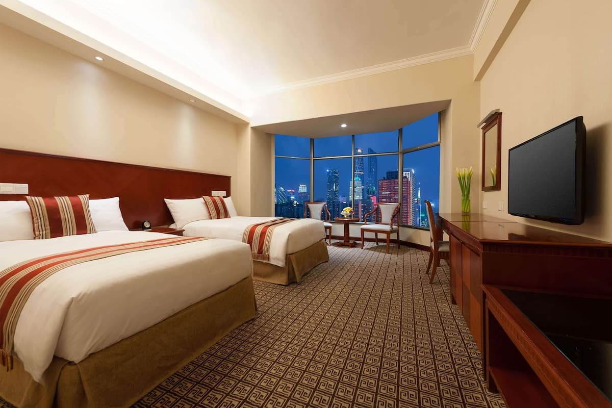 1 bedroom, free minibar, in-room safe, desk