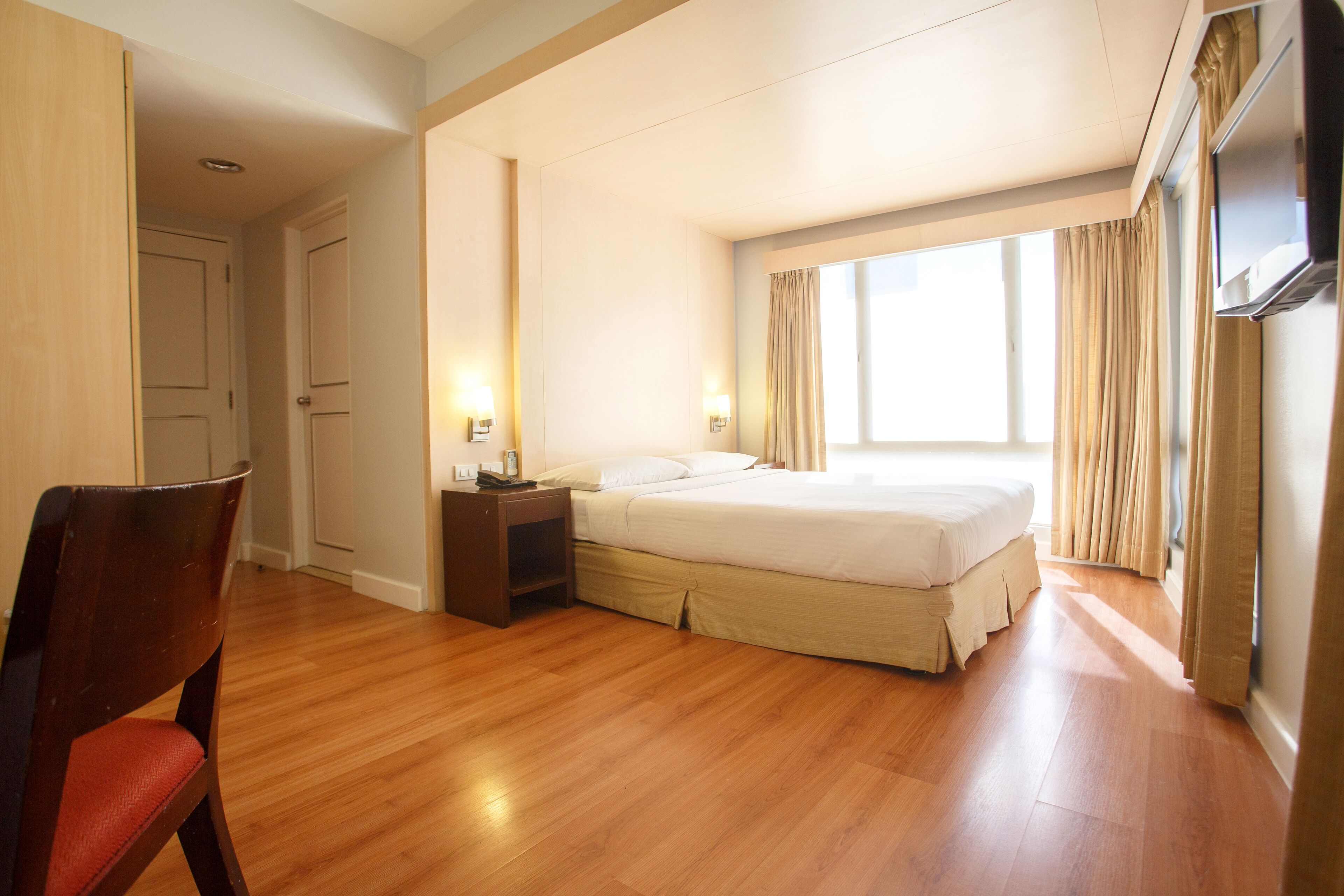 three-bedroom suite | 1 bedroom, in-room safe, desk, laptop workspace