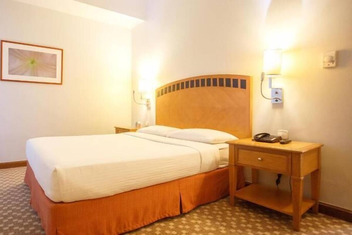 In-room safe, desk, laptop workspace, soundproofing