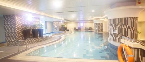 Indoor pool, sun loungers