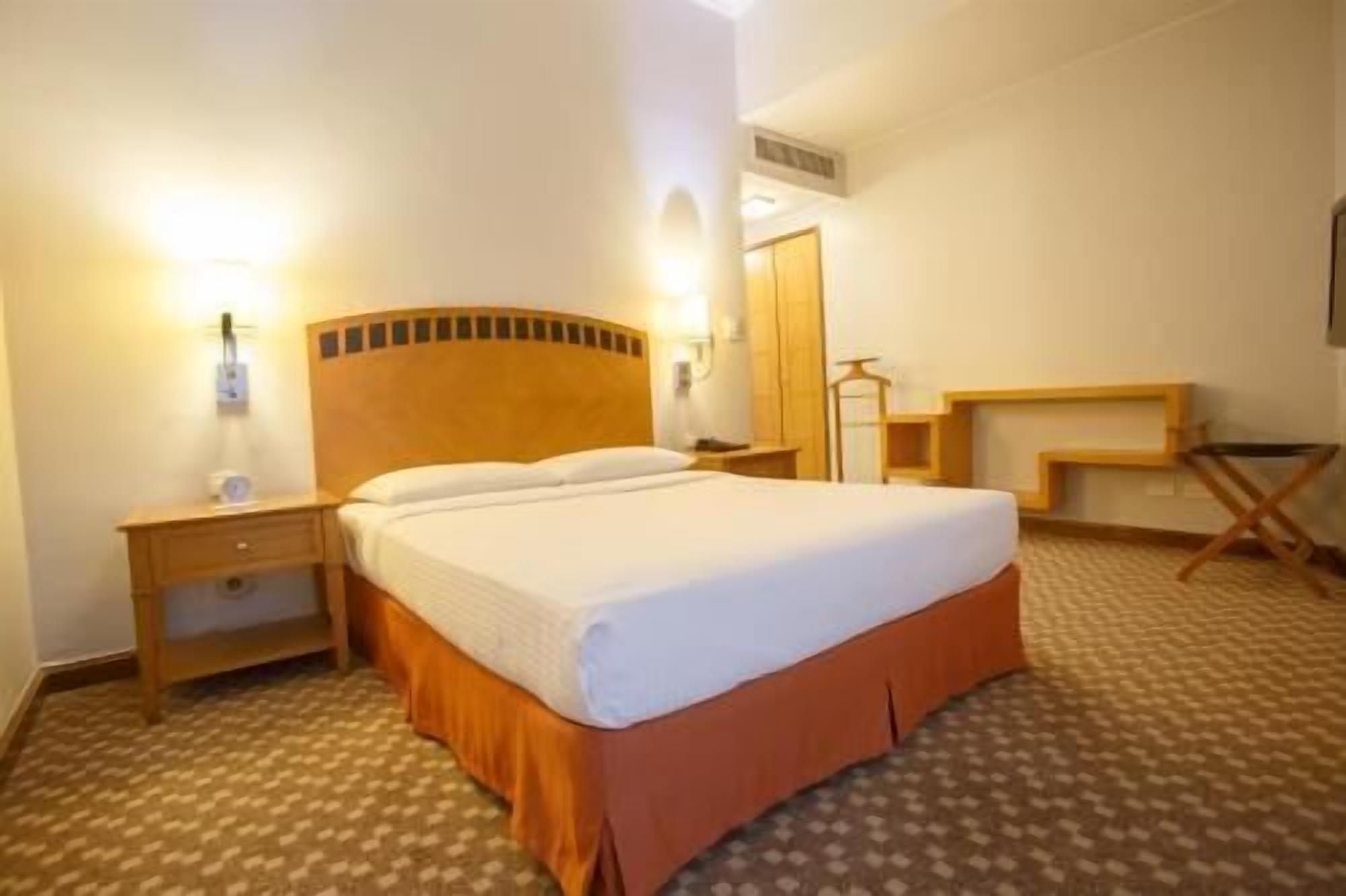 In-room safe, desk, laptop workspace, soundproofing